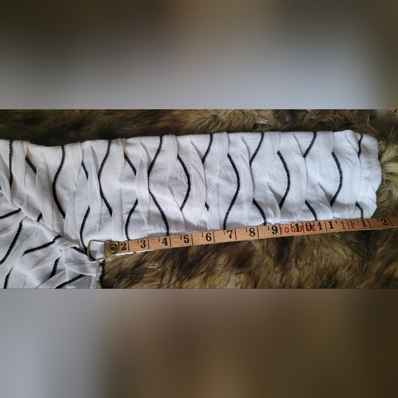 Silvergate brand Pretty Classy Wave Print B&W Shirt With 3/4 Bracelet  Sleeves - Picture 10 of 13